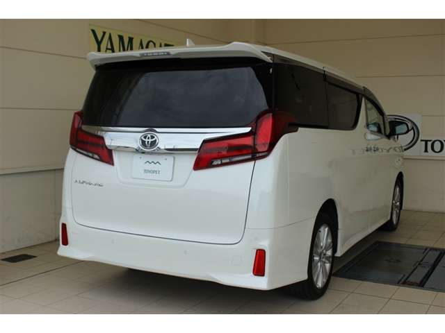 Toyota Alphard 3