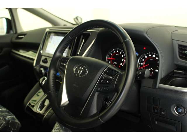 Toyota Alphard 4
