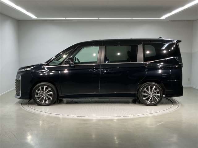 Toyota Voxy 10