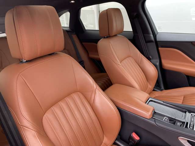 Jaguar F-Pace 11