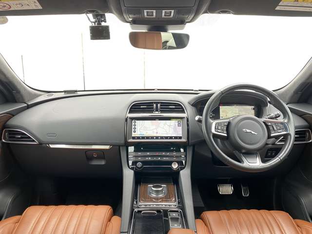 Jaguar F-Pace 2
