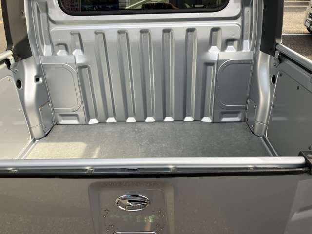 Daihatsu Hijet Deck Van 7