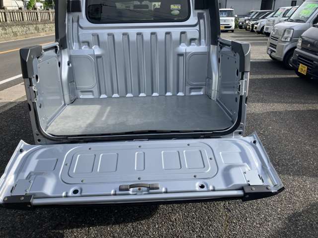 Daihatsu Hijet Deck Van 8