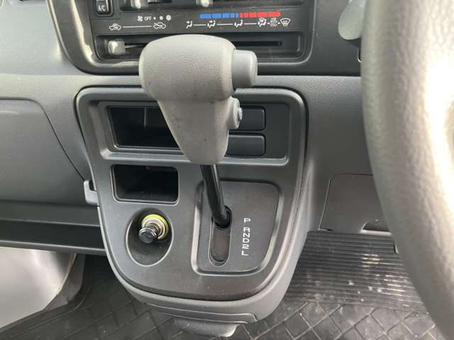 Daihatsu Hijet Deck Van 10