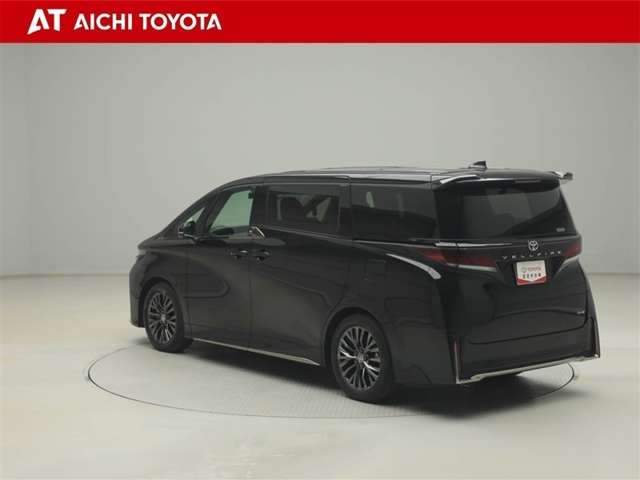 Toyota Vellfire 4