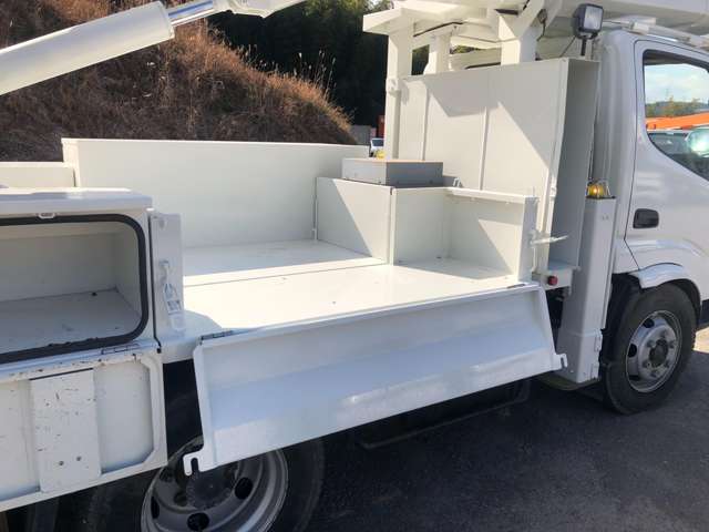 Hino Dutro 12