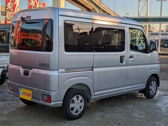 Daihatsu Hijet Cargo 12