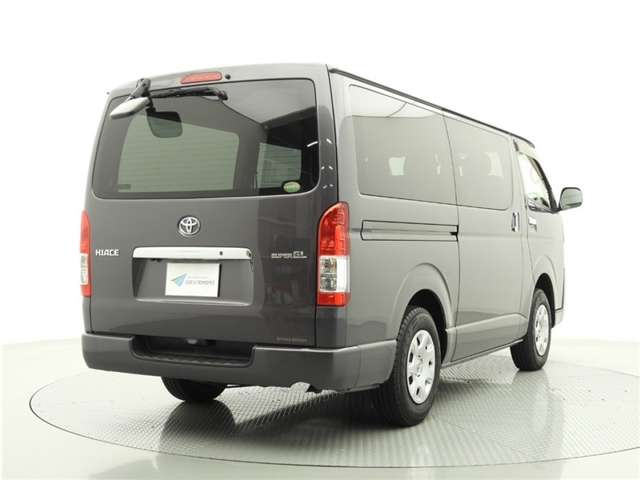 Toyota Hiace Van 10