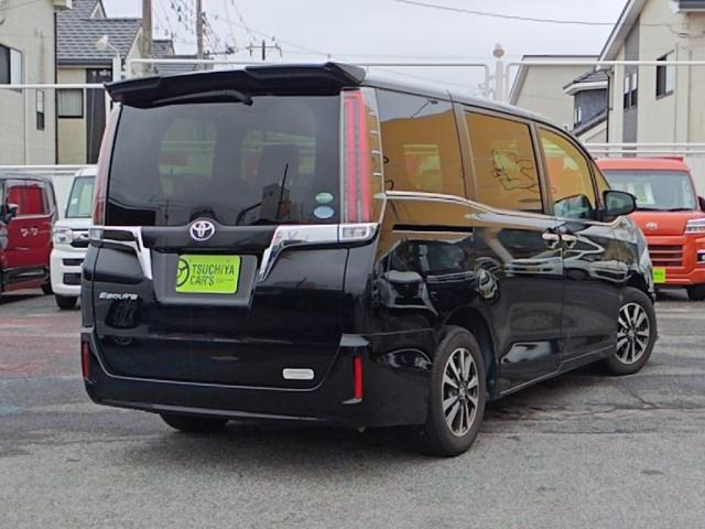 Toyota Esquire 2