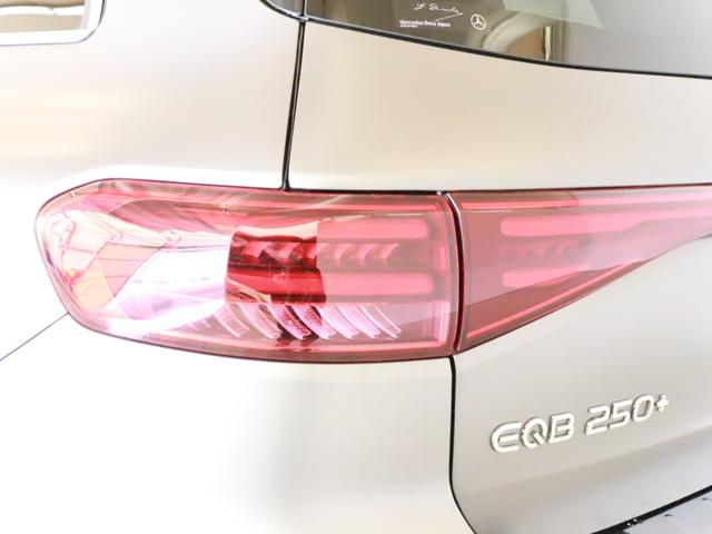 Mercedes-Benz EQB 9