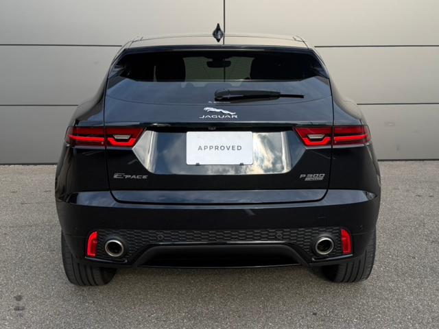 Jaguar E-Pace 10