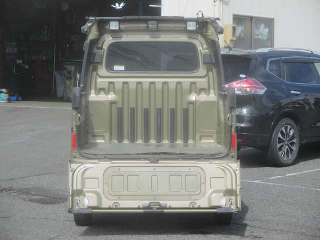 Daihatsu Hijet Deck Van 10