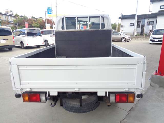 Isuzu Elf 6