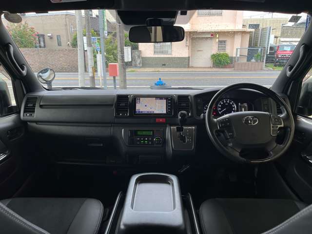Toyota Hiace Van 12