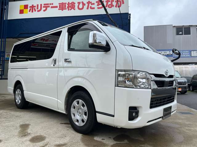 Toyota Hiace Van 4