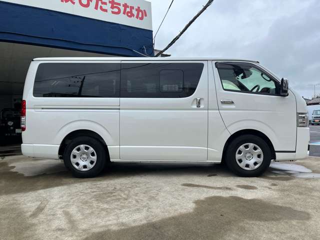 Toyota Hiace Van 6
