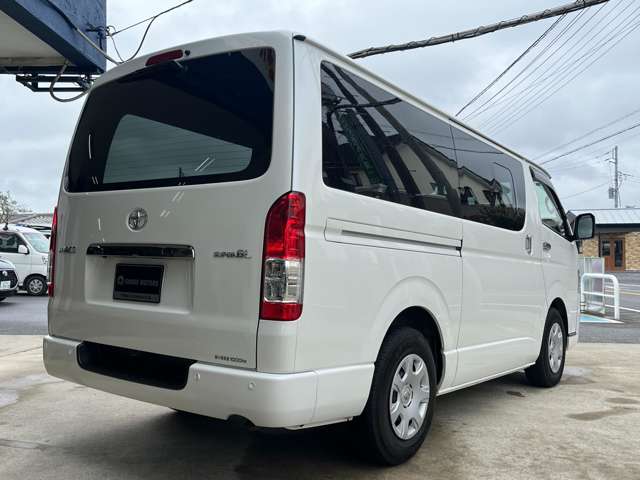 Toyota Hiace Van 7