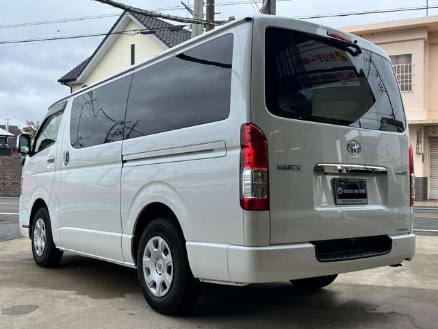 Toyota Hiace Van 9