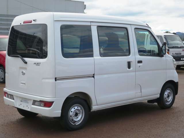 Daihatsu Hijet Cargo 3
