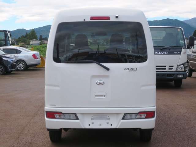 Daihatsu Hijet Cargo 4