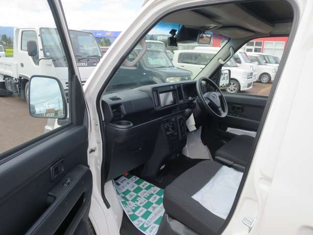 Daihatsu Hijet Cargo 6