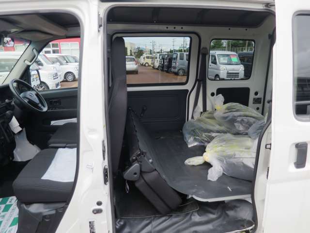 Daihatsu Hijet Cargo 7