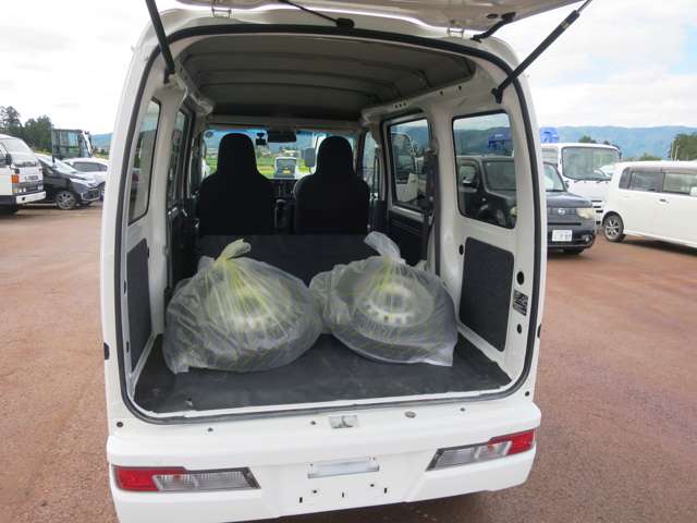 Daihatsu Hijet Cargo 8