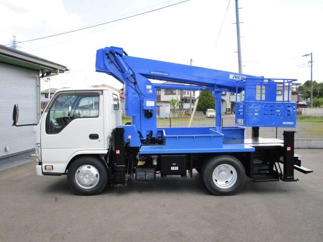 Isuzu Elf 6