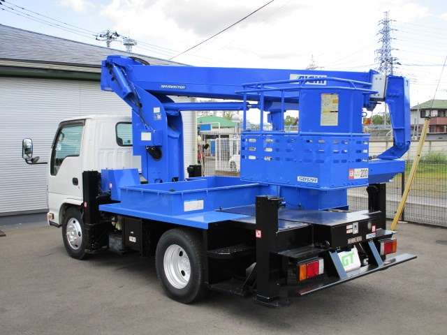 Isuzu Elf 8