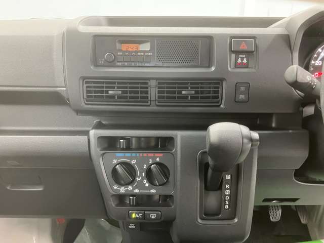 Daihatsu Hijet Cargo 11