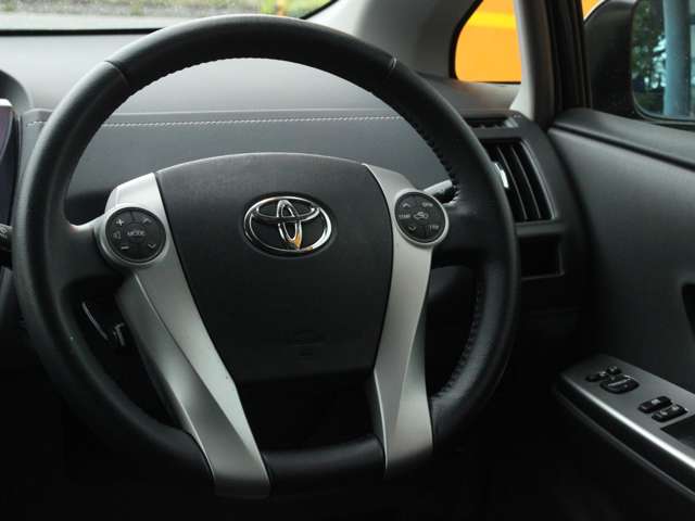 Toyota Prius α 11