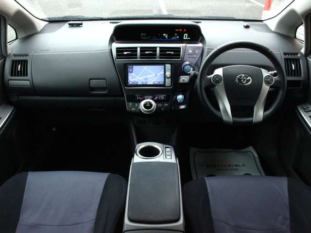 Toyota Prius α 4