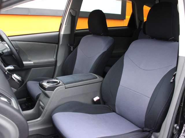 Toyota Prius α 5