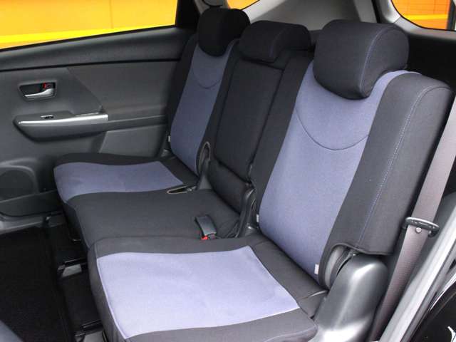 Toyota Prius α 6