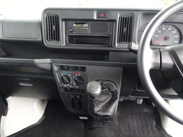 Daihatsu Hijet Cargo 11