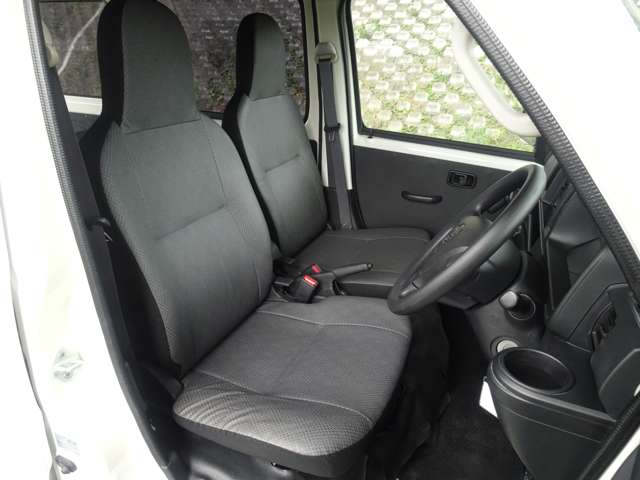 Daihatsu Hijet Cargo 6