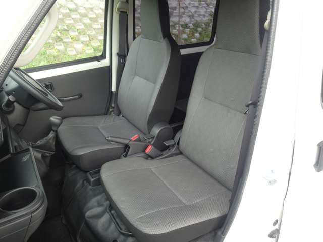 Daihatsu Hijet Cargo 7