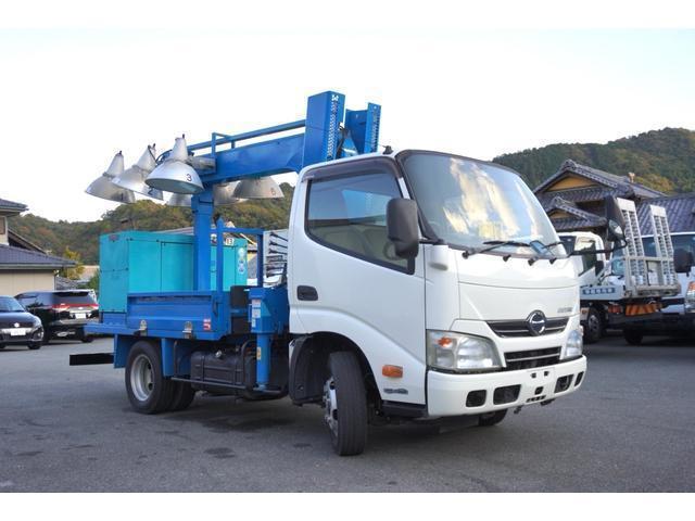 Hino Dutro 3