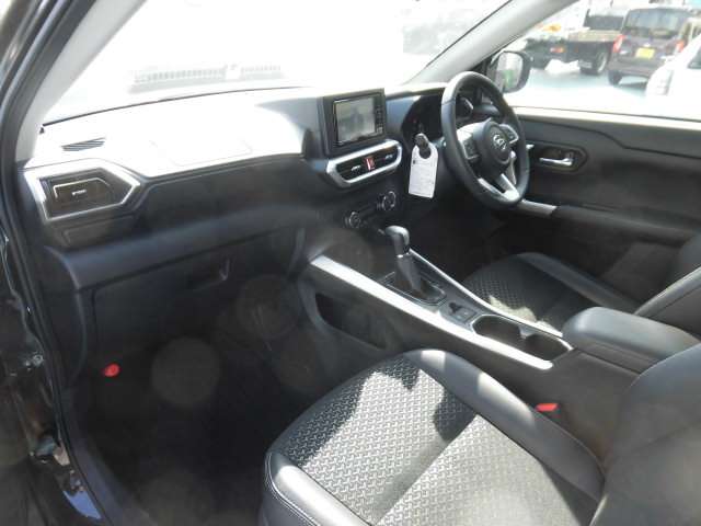 Daihatsu Rocky 11