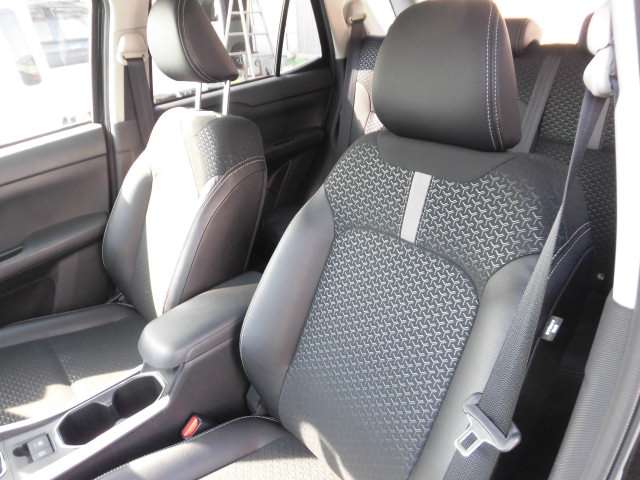 Daihatsu Rocky 12
