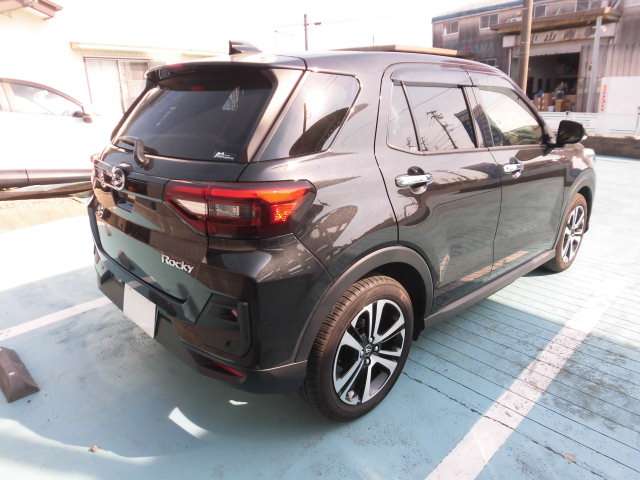 Daihatsu Rocky 7