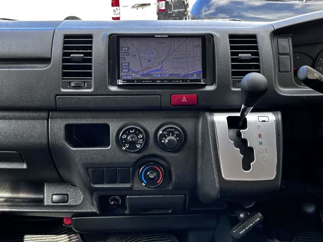 Toyota Hiace Van 11
