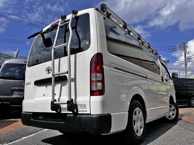 Toyota Hiace Van 5