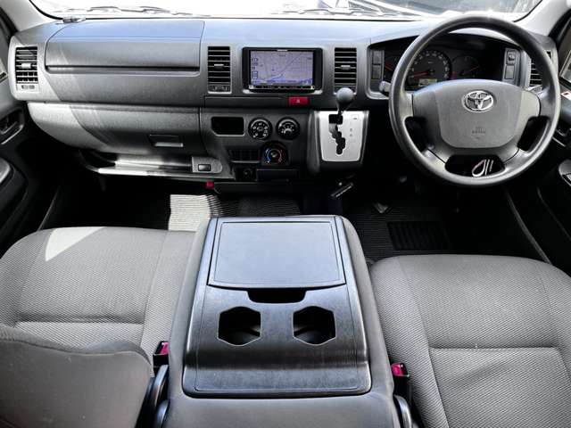 Toyota Hiace Van 7