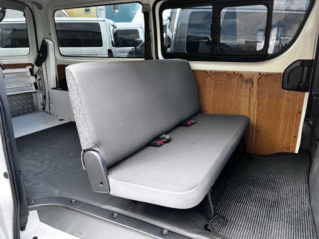 Toyota Hiace Van 9