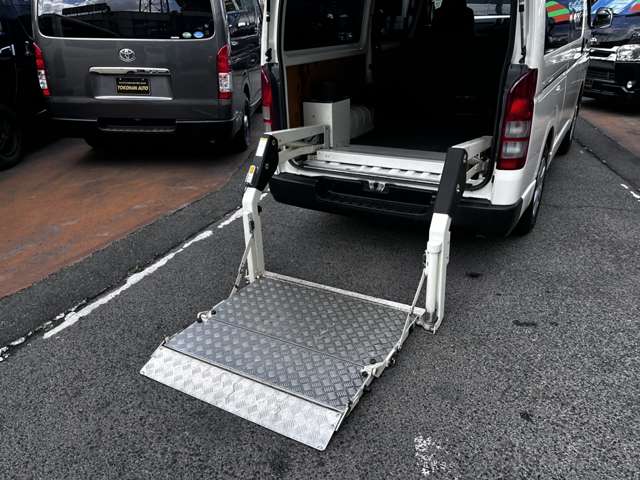 Toyota Hiace Van 10