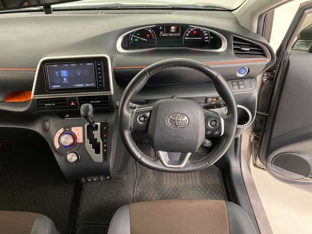 Toyota Sienta 2