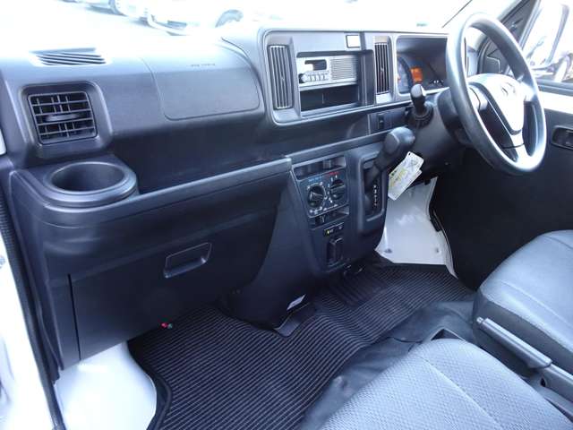 Daihatsu Hijet Cargo 11