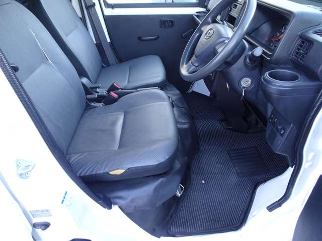 Daihatsu Hijet Cargo 12