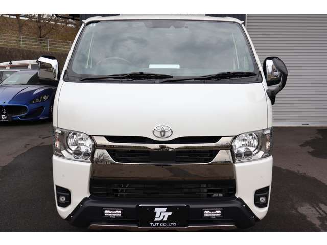 Toyota Hiace Van 3